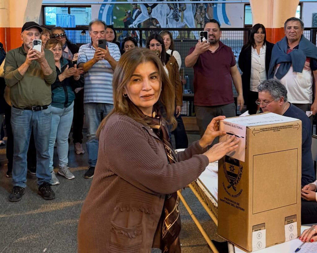 Mónica Bustamante logró la reelección y continuará al frente del municipio de Villa Ojo de Agua Mónica Bustamante logró la reelección y continuará al frente del municipio de Villa Ojo de Agua