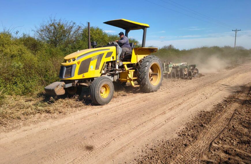 Ejecutan tareas de mantenimiento y mejoras en la red vial rural de La Cañada