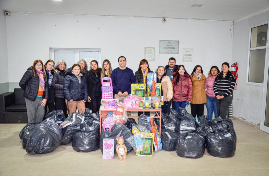 Instituciones educativas de Clodomira recibieron juguetes y golosinas para agasajar a los niños en su día