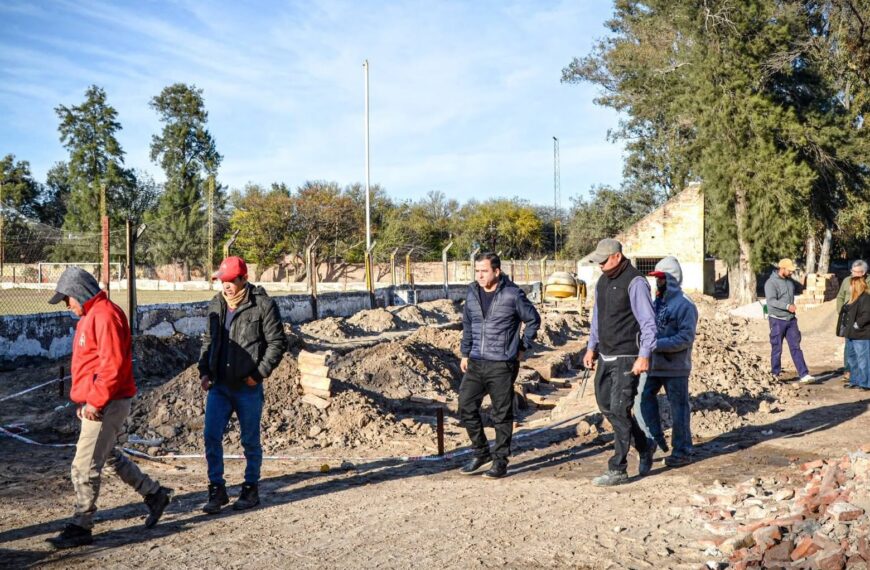 El intendente Ruiz supervisó el inicio de la construcción de una nueva tribuna en Atlético Clodomira