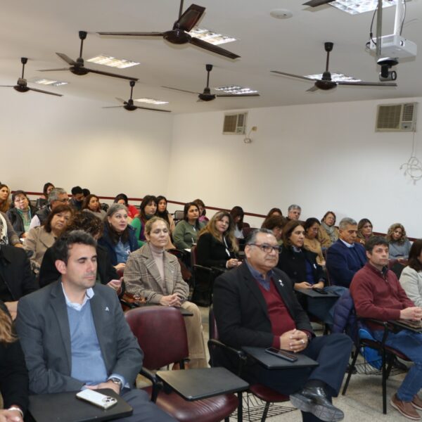 La UNSE capacita a más de 300 docentes y nodocentes sobre IA y aulas virtuales