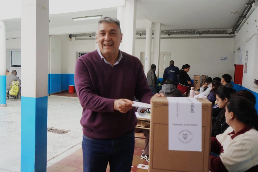 Roger Nediani llamó a votar: “Hoy los vecinos deciden el futuro de La Banda” Roger Nediani llamó a votar: “Hoy los vecinos deciden el futuro de La Banda”