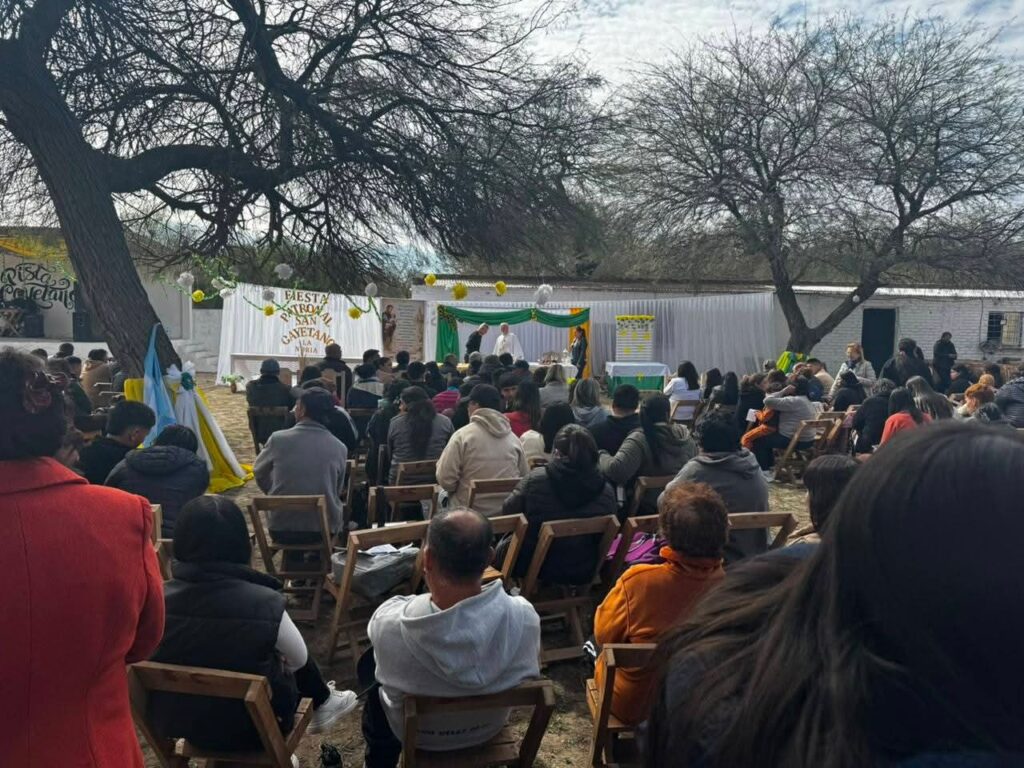 Jornada histórica en La Noria: La comunidad celebró a San Cayetano con la visita del Arzobispo Vicente Bokalic Jornada histórica en La Noria: La comunidad celebró a San Cayetano con la visita del Arzobispo Vicente Bokalic