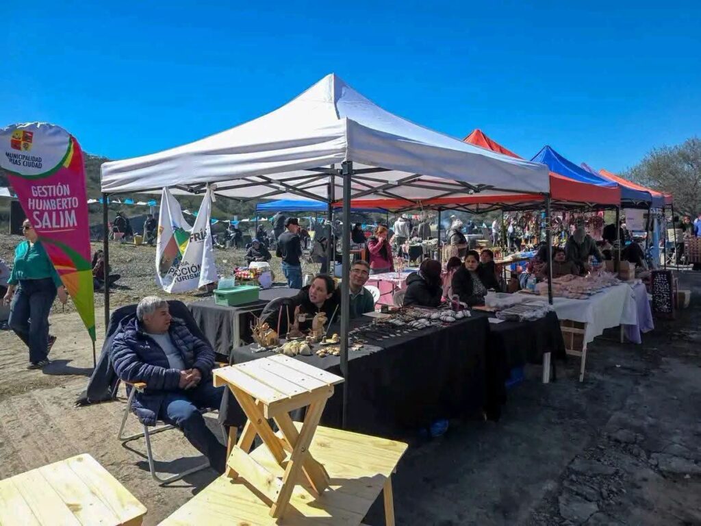Artesanos de Frías expusieron sus productos en el Encuentro de Pesca realizado en Icaño, Catamarca Artesanos de Frías expusieron sus productos en el Encuentro de Pesca realizado en Icaño, Catamarca
