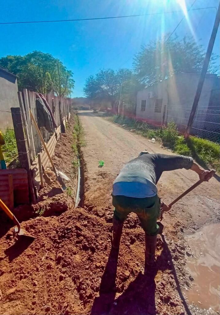 Nueva Esperanza: Amplían la de red de agua potable en el barrio 25 de Mayo Nueva Esperanza: Amplían la de red de agua potable en el barrio 25 de Mayo
