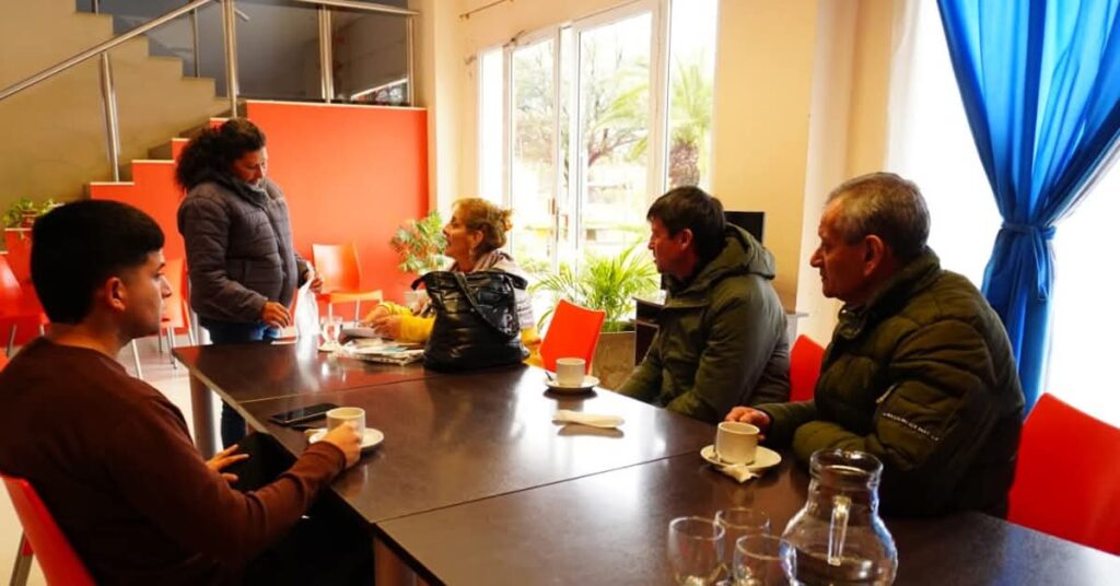 Pinto: Entregaron tarjetas sociales a vecinos para la compra de alimentos sin TACC Pinto: Entregaron tarjetas sociales a vecinos para la compra de alimentos sin TACC