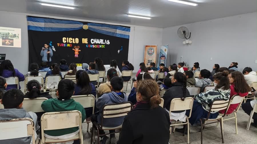 Las Termas: Alumnos se forman como “guardianes turísticos” de la ciudad Las Termas: Alumnos se forman como “guardianes turísticos” de la ciudad