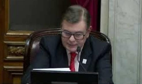 Zamora expuso un error en pleno Senado: el proyecto oficialista decía que la ley entraría en vigencia en 1968