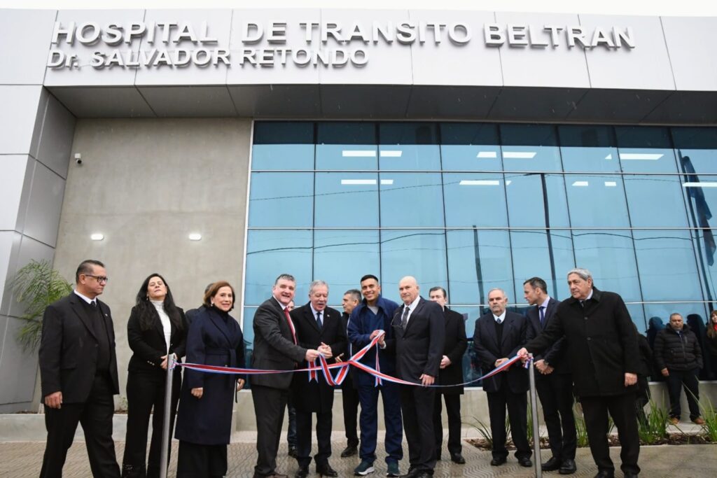 El gobernador inaugura el renovado Hospital de Beltrán