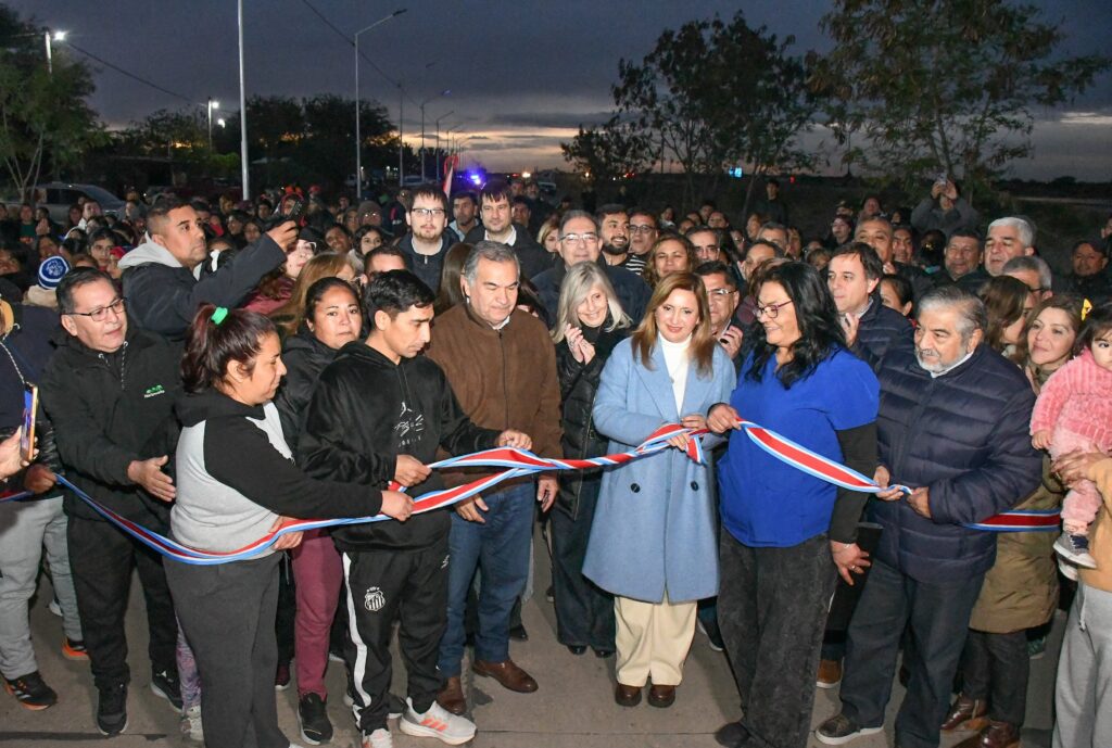 Inauguran un total de 58 cuadras de pavimento e iluminación en barrios de Capital Inauguran un total de 58 cuadras de pavimento e iluminación en barrios de Capital