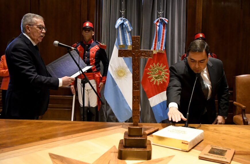 El gobernador Elías Suárez tomó juramento al nuevo ministro de Economía CPN Jorge Gustavo Murad
