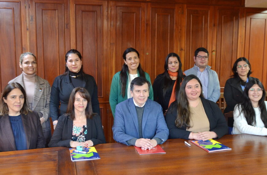 Humanidades y el Colegio de Profesionales Obstétricos trabajarán en proyectos de formación e investigación