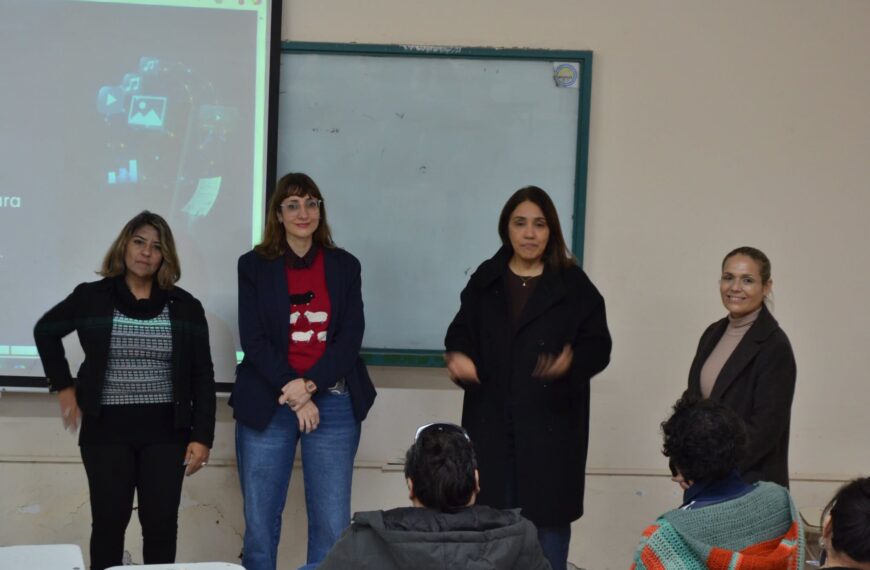 Humanidades propone nuevas formas de comunicar la ciencia con el seminario “Del Paper a la Pantalla”