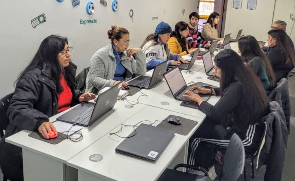 Se realizó el relanzamiento del taller “Conectados: Mi salto al mundo digital” Se realizó el relanzamiento del taller “Conectados: Mi salto al mundo digital”