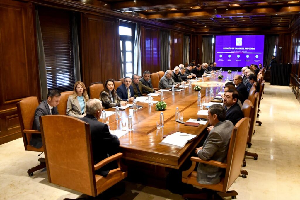 El gobernador Elías Suárez convocó a una reunión de gabinete ampliada en Casa de Gobierno El gobernador Elías Suárez convocó a una reunión de gabinete ampliada en Casa de Gobierno