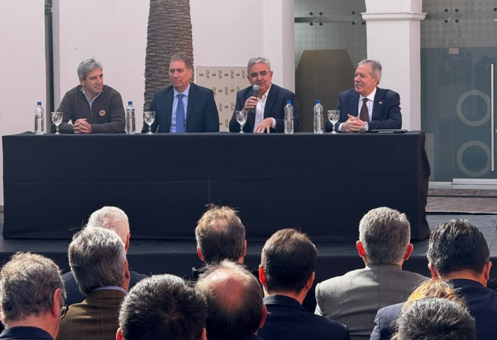 Anunciaron la adjudicación del Acueducto Bi Provincial Catamarca – Santiago que beneficiará a más de 40.000 habitantes Anunciaron la adjudicación del Acueducto Bi Provincial Catamarca – Santiago que beneficiará a más de 40.000 habitantes