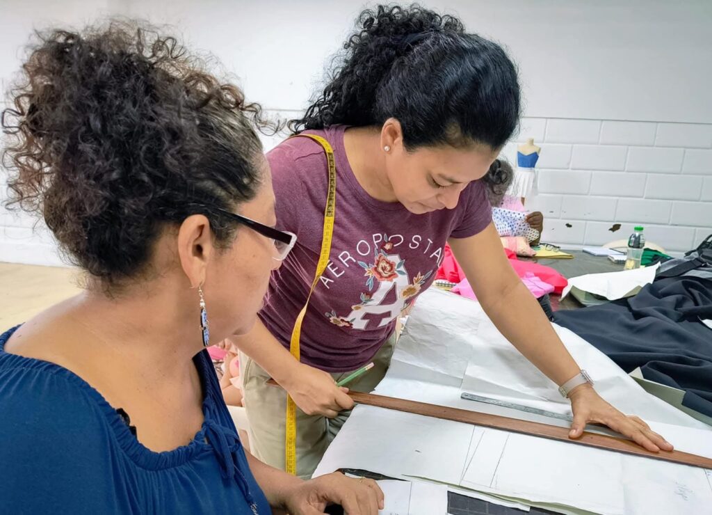 Nuevo curso de Corte y Confección en la Casa del Bicentenario bandeña