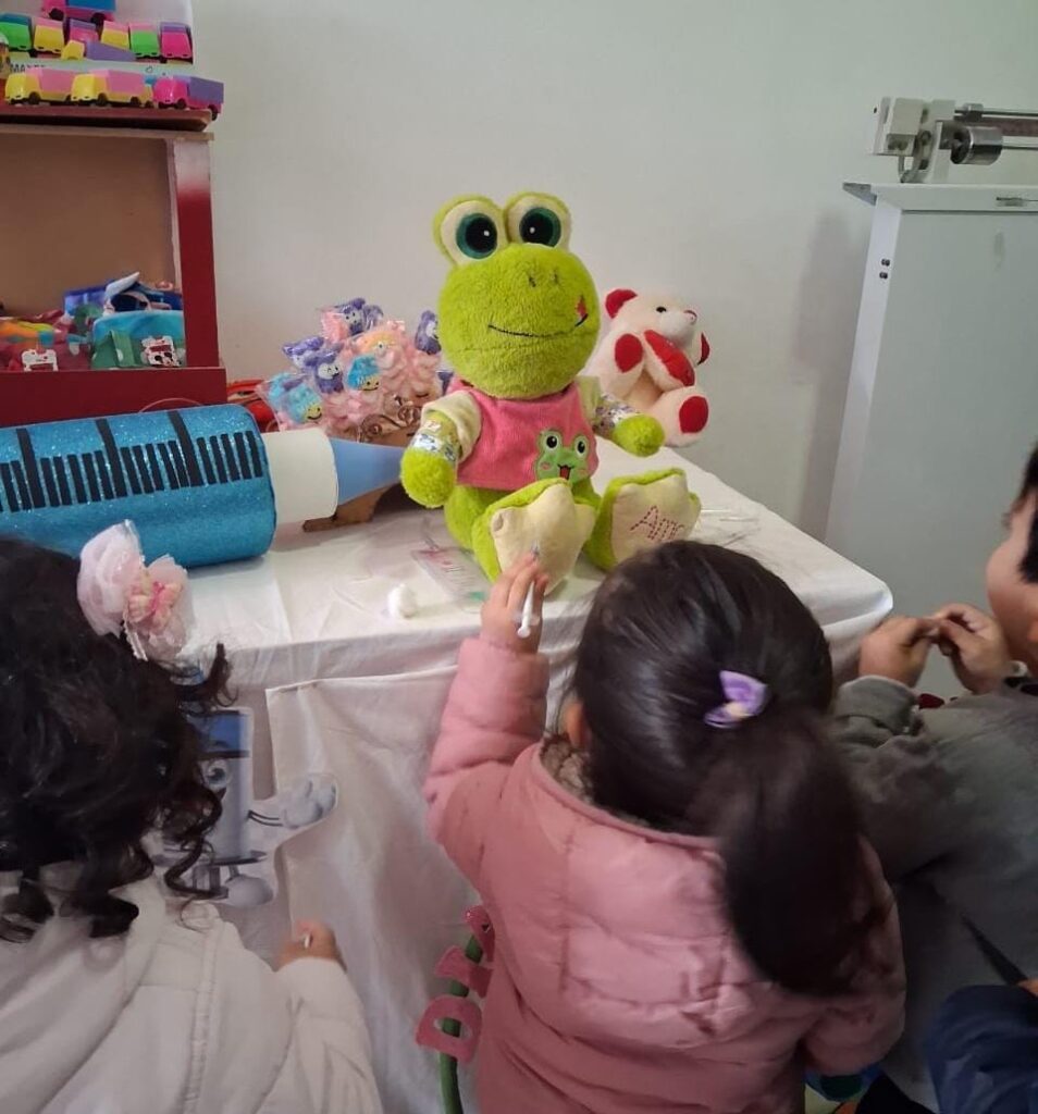 “Doctorcitos por un día”: acercando a los niños el cuidado de su salud en La Banda “Doctorcitos por un día”: acercando a los niños el cuidado de su salud en La Banda