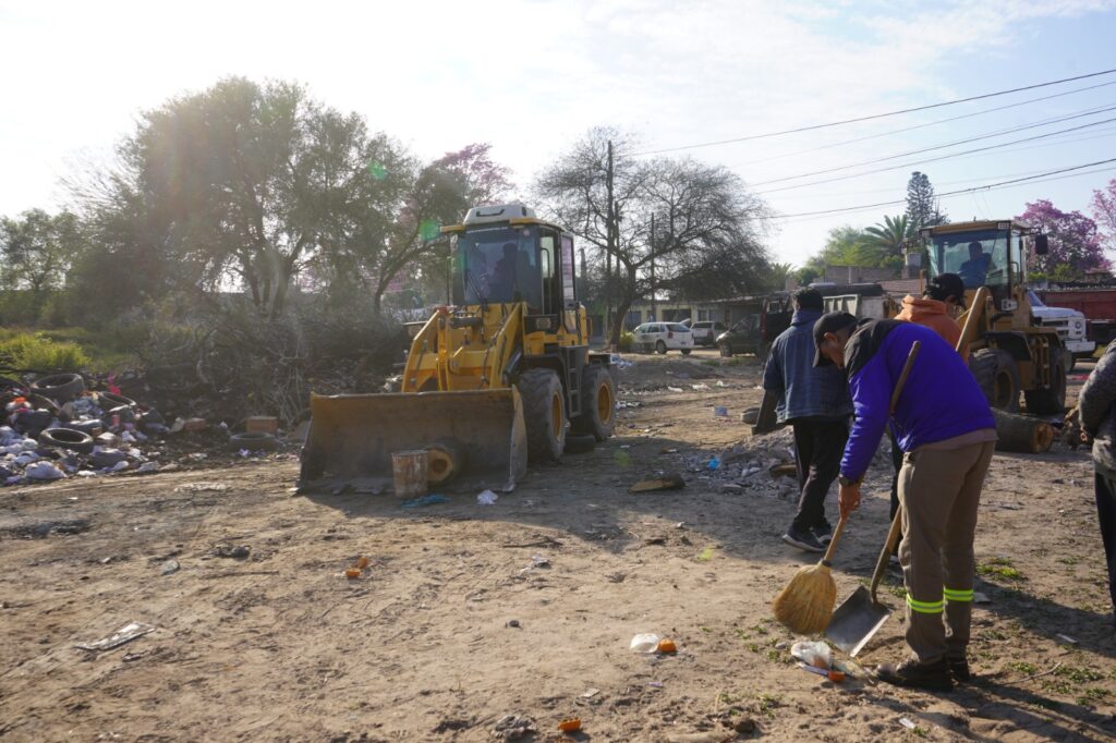 El municipio bandeño intensifica los operativos de limpieza, desmalezamiento y fumigación El municipio bandeño intensifica los operativos de limpieza, desmalezamiento y fumigación