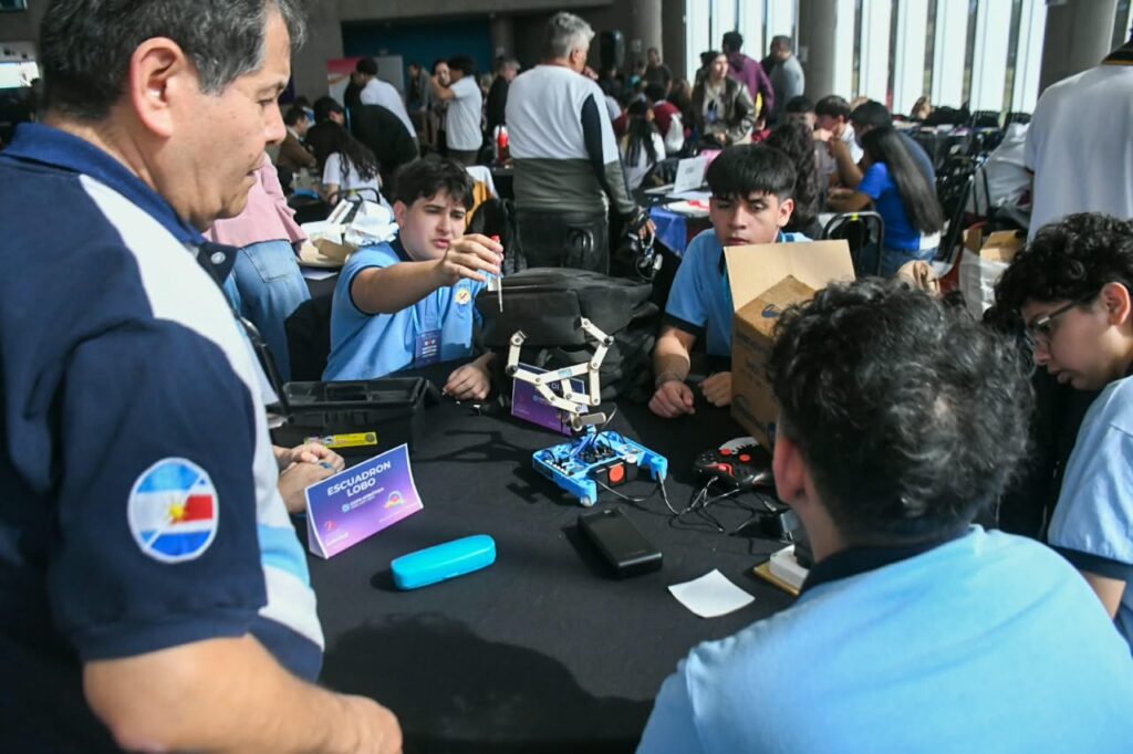 La Copa Robótica Educabot 2026 tuvo su semifinal provincial con 20 equipos La Copa Robótica Educabot 2026 tuvo su semifinal provincial con 20 equipos