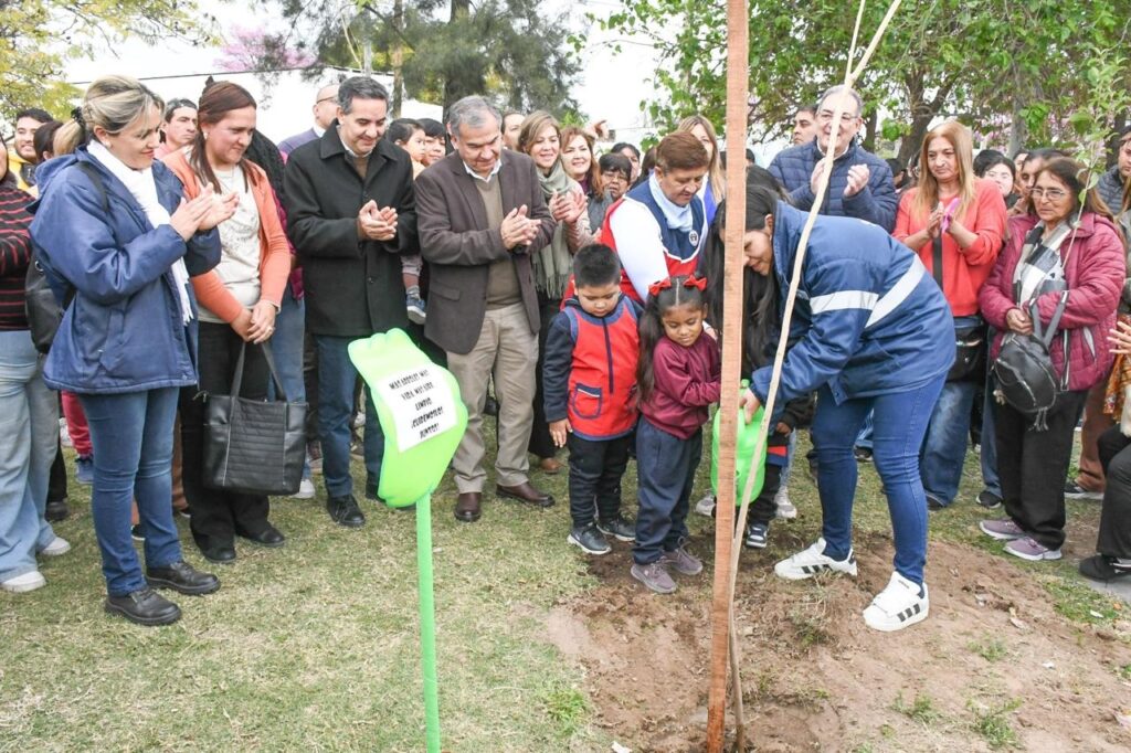 La Municipalidad realizó una jornada de concientización por el Día del Árbol La Municipalidad realizó una jornada de concientización por el Día del Árbol