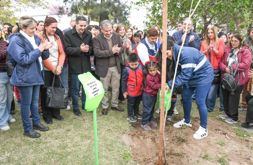 La Municipalidad realizó una jornada de concientización por el Día del Árbol