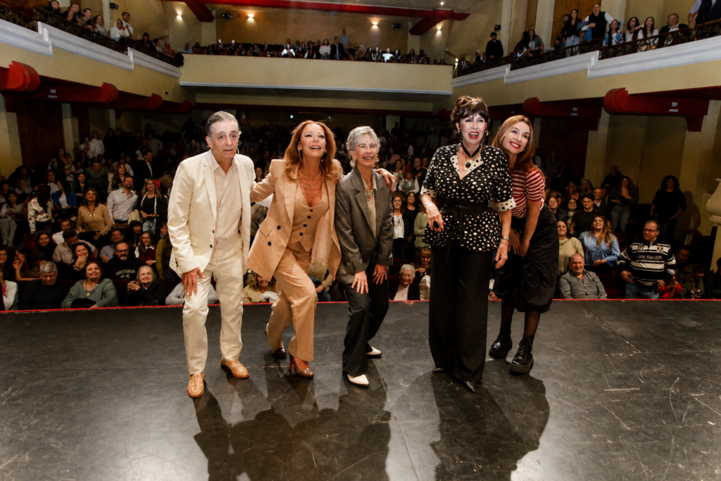 El humor y los secretos familiares llegan al Teatro 25 de Mayo con “Viuda e Hijas” El humor y los secretos familiares llegan al Teatro 25 de Mayo con “Viuda e Hijas”