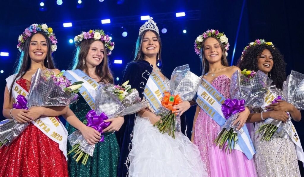 Constanza hizo historia: Santiago vuelve a tener una Reina Nacional de los Estudiantes después de 10 años Constanza hizo historia: Santiago vuelve a tener una Reina Nacional de los Estudiantes después de 10 años