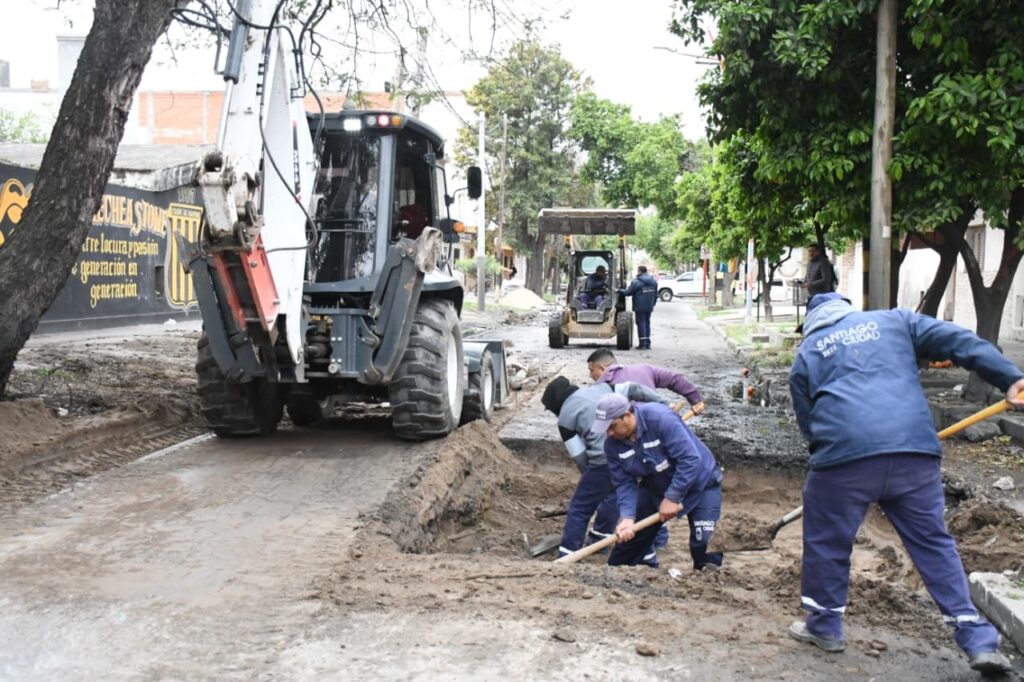 Trabajan en el saneamiento de un tramo del desagüe pluvial de calle Olaechea Trabajan en el saneamiento de un tramo del desagüe pluvial de calle Olaechea