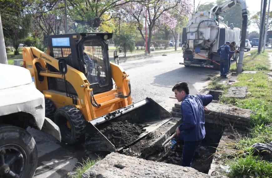 Trabajan en la limpieza y mantenimiento de más de 60 cámaras pluviales