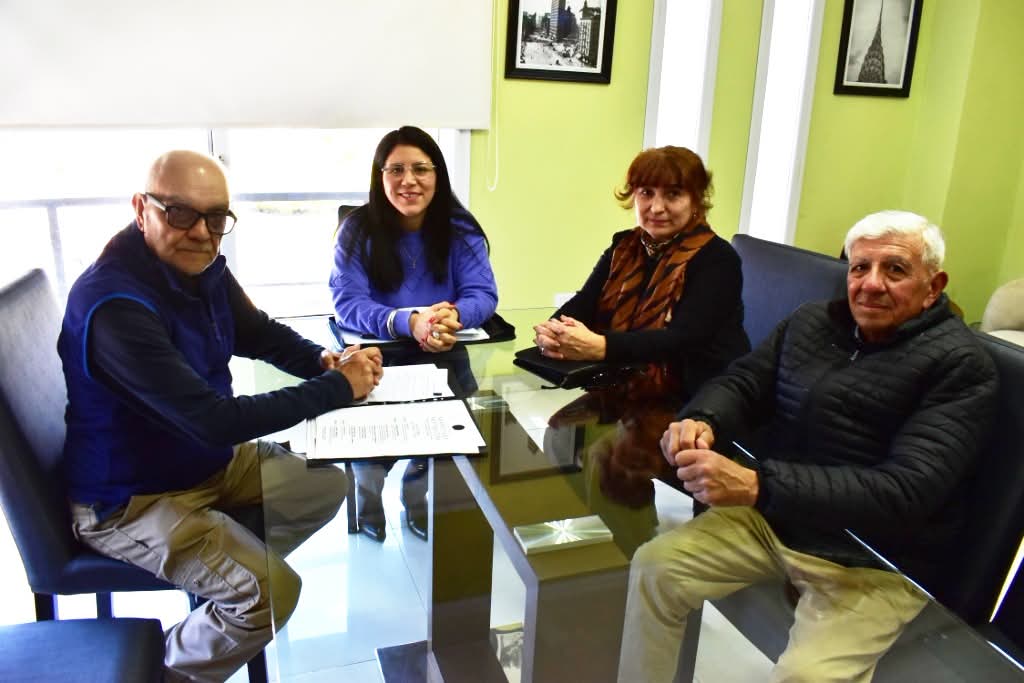Fernández fortalece su perfil turístico y productivo junto a la Red de la Mesopotamia Santiagueña Fernández fortalece su perfil turístico y productivo junto a la Red de la Mesopotamia Santiagueña