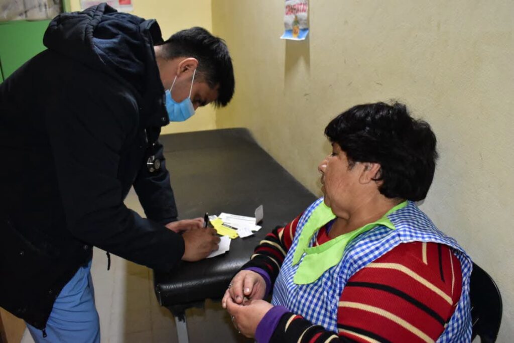Fernández: Realizan con éxito un operativo sanitario en el barrio La Loma