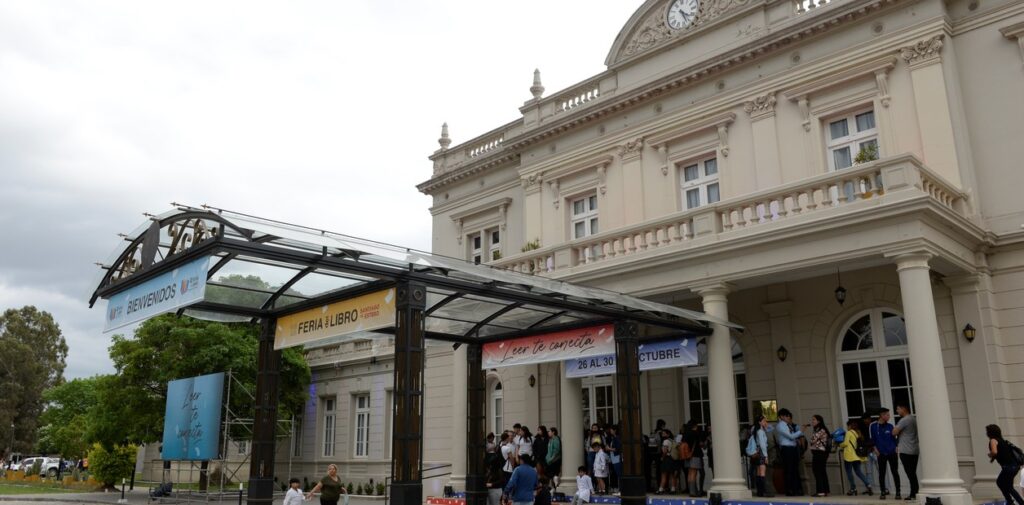 La Facultad de Humanidades presentará tres producciones científicas en la Feria del Libro La Facultad de Humanidades presentará tres producciones científicas en la Feria del Libro