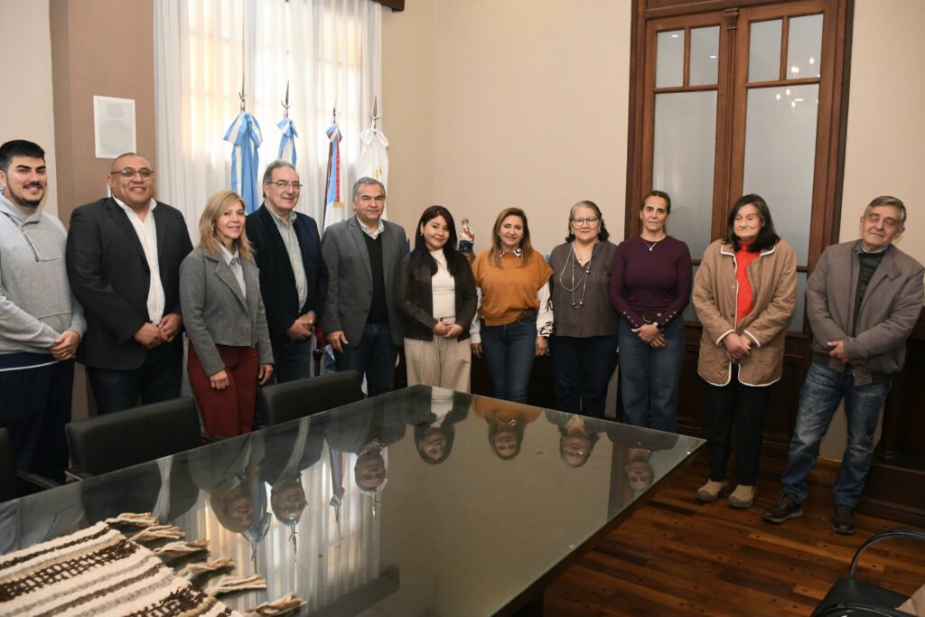 Fuentes recibió a la Asociación por la Memoria, la Verdad y la Justicia de Familiares de Detenidos-Desaparecidos Fuentes recibió a la Asociación por la Memoria, la Verdad y la Justicia de Familiares de Detenidos-Desaparecidos