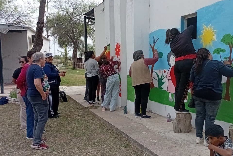 Vecinos de Colonia El Simbolar crearon un mural para homenajear a los adultos mayores Vecinos de Colonia El Simbolar crearon un mural para homenajear a los adultos mayores