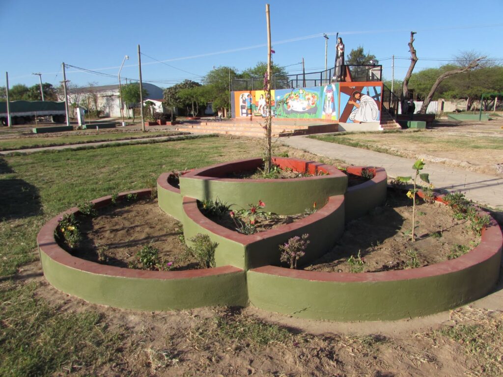 Colonia El Simbolar mejora la Plazoleta El Buen Pastor con nuevos juegos, iluminación y monitoreo