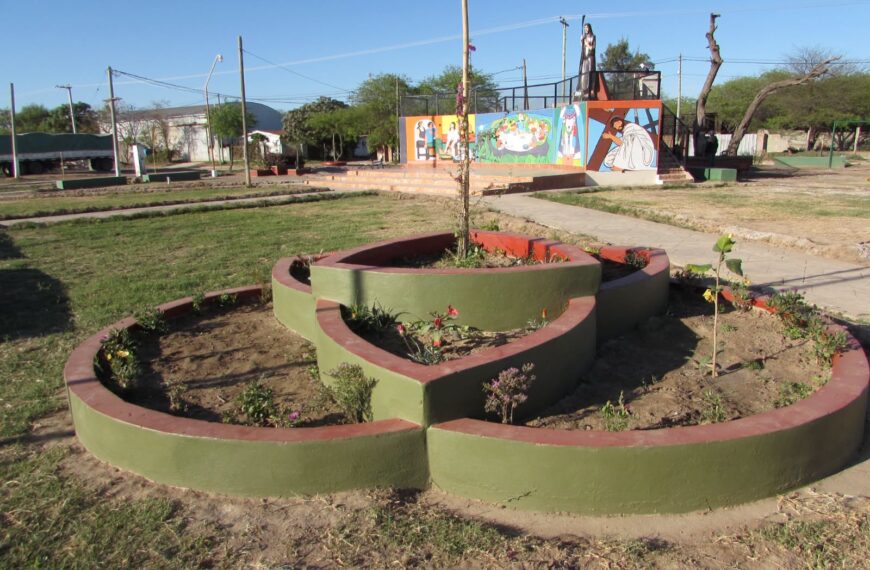 Colonia El Simbolar mejora la Plazoleta El Buen Pastor con nuevos juegos, iluminación y monitoreo