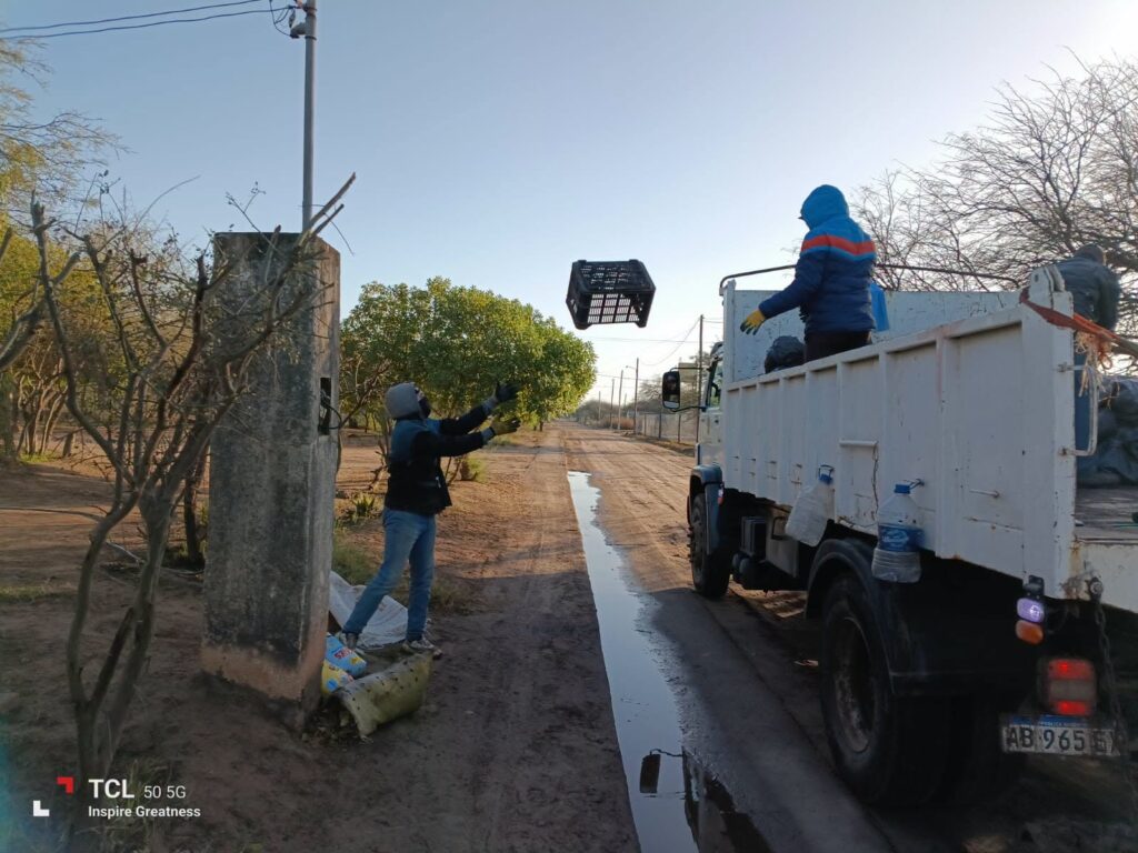 Colonia El Simbolar fortalece el servicio de recolección de residuos en todo el ejido municipal Colonia El Simbolar fortalece el servicio de recolección de residuos en todo el ejido municipal