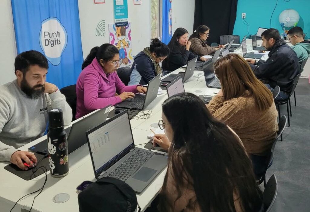 Reabren la inscripción para los talleres de iniciación a la computación en Casa del Bicentenario Reabren la inscripción para los talleres de iniciación a la computación en Casa del Bicentenario