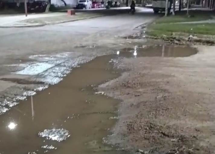 Malestar en Añatuya por la falta de soluciones al derrame de agua en distintos sectores Malestar en Añatuya por la falta de soluciones al derrame de agua en distintos sectores