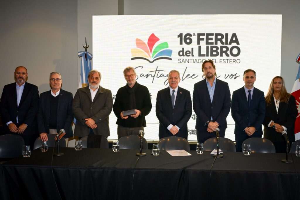 El gobernador Suárez presentó en Buenos Aires la 16° Feria Provncial del Libro que contará con figuras nacionales e internacionales El gobernador Suárez presentó en Buenos Aires la 16° Feria Provncial del Libro que contará con figuras nacionales e internacionales