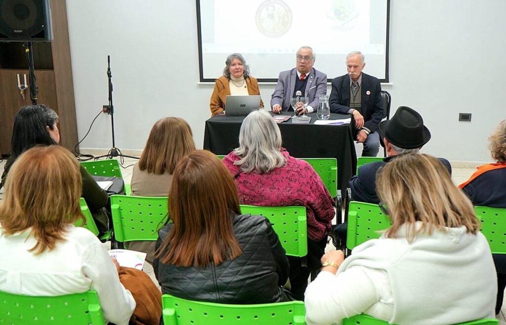 Los Padres Fundadores de la Patria tuvieron su lugar en la Feria Municipal del Libro de La Banda