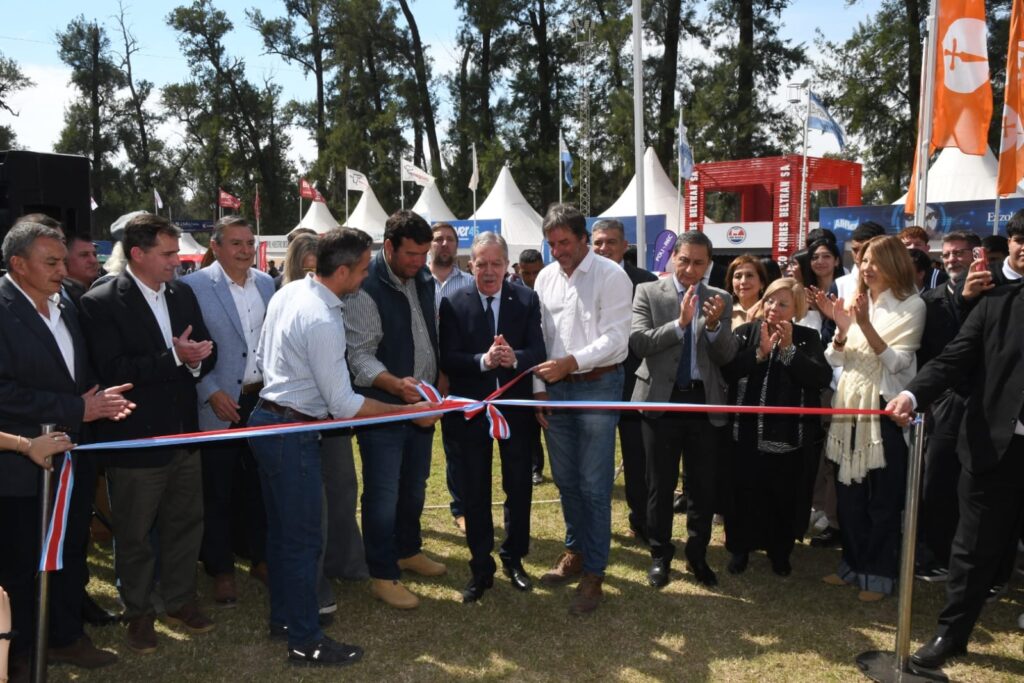 El gobernador participó de la apertura oficial de la 19ª ExpoBra y firmó convenios para potenciar la trazabilidad ganadera