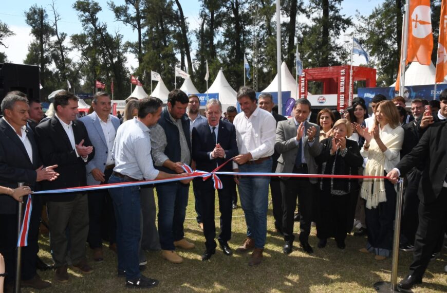 El gobernador participó de la apertura oficial de la 19ª ExpoBra y firmó convenios para potenciar la trazabilidad ganadera