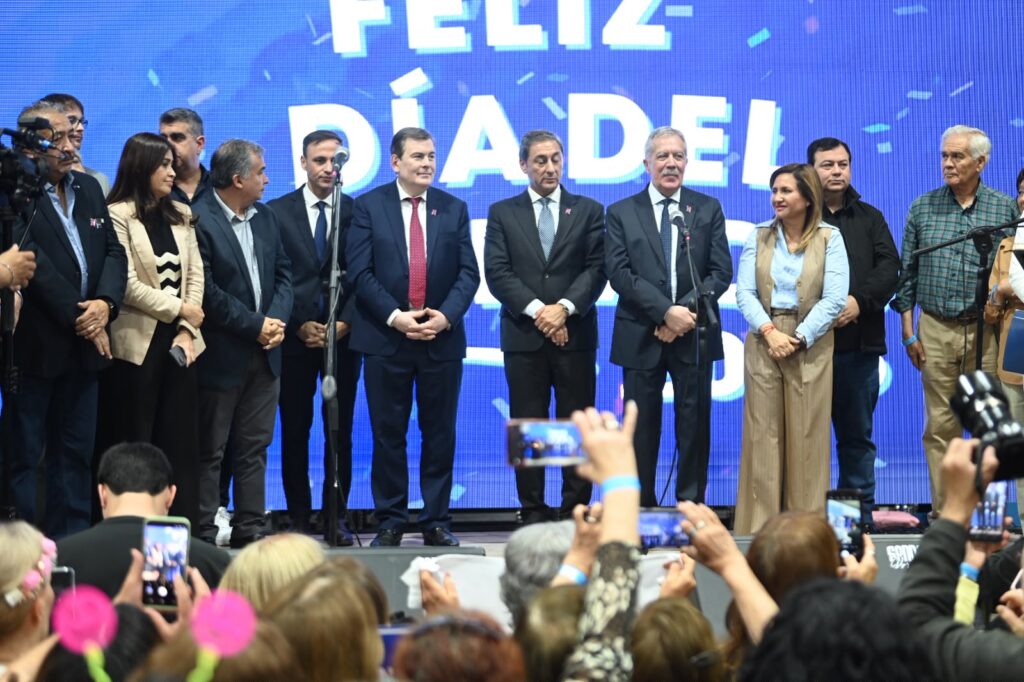 El gobernador Elías Suárez participó de los festejos por el Día de los Jubilados El gobernador Elías Suárez participó de los festejos por el Día de los Jubilados