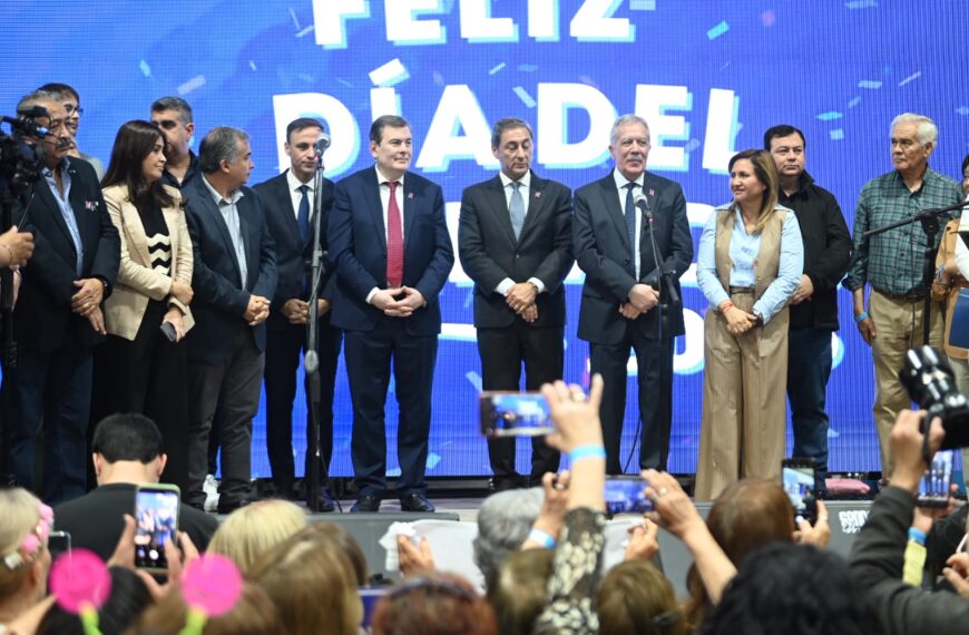 El gobernador Elías Suárez participó de los festejos por el Día de los Jubilados