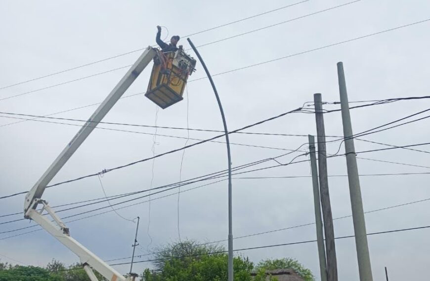 Avanzan los trabajos de mejoramiento del alumbrado público en diferentes sectores de La Banda