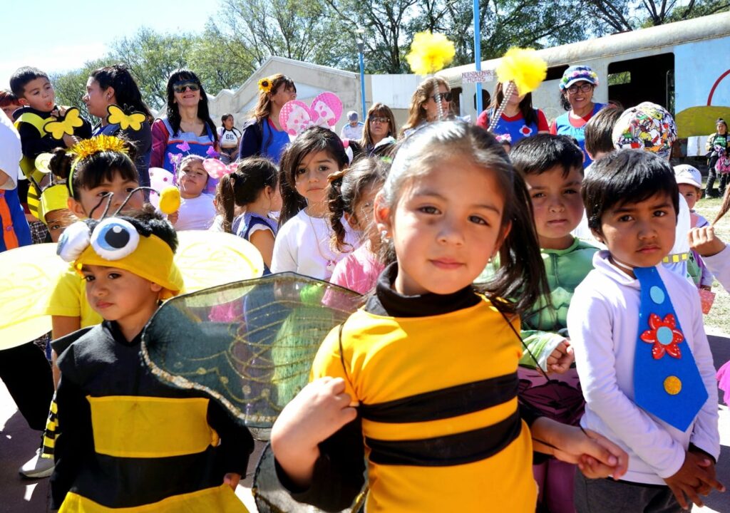 Alumnos del turno tarde de los jardines de infantes municipales también celebraron la llegada de la primavera