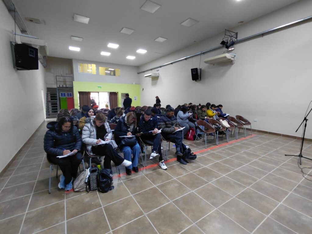 Más de 120 participantes rindieron el examen de Manipuladores de Alimentos Más de 120 participantes rindieron el examen de Manipuladores de Alimentos