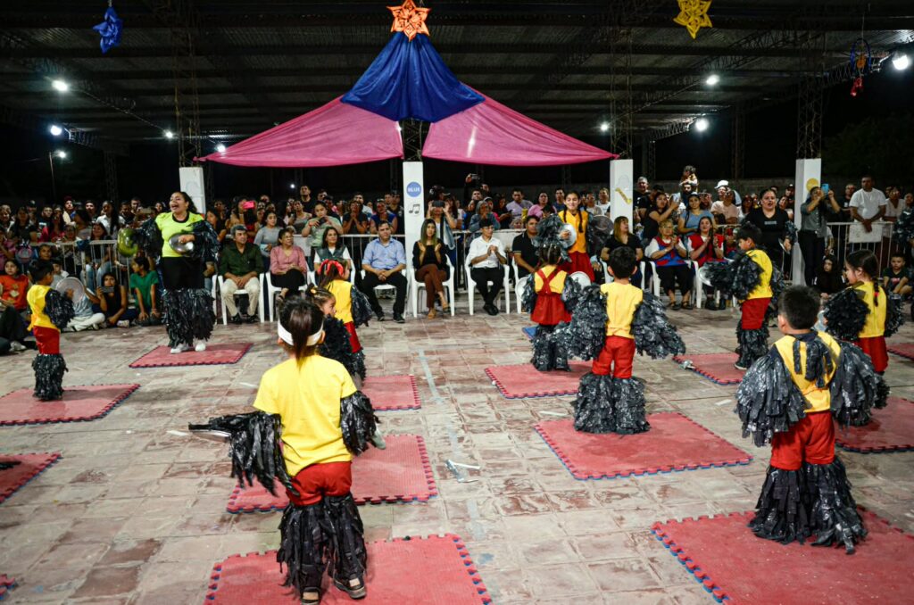 Los chicos del Jardín de Infantes Municipal “Mundo Feliz” de Clodomira realizaron una colorida muestra Los chicos del Jardín de Infantes Municipal “Mundo Feliz” de Clodomira realizaron una colorida muestra